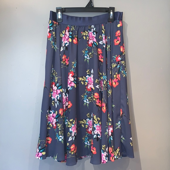 3/$20 🤩 Express Floral Skirt 💙🌸 - Picture 1 of 6